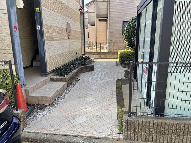 レオパレス竹 エントランス