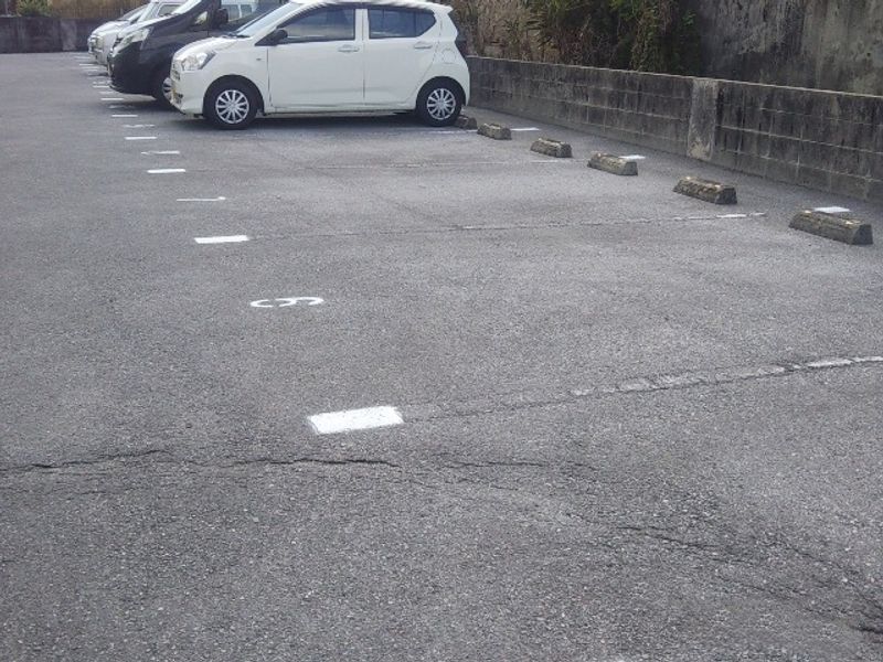 レオパレス金座 駐車場