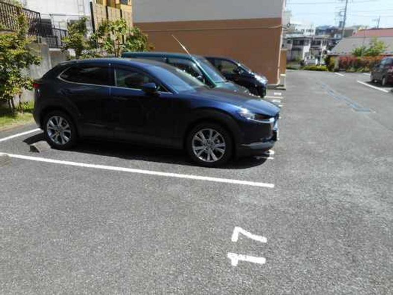 レオパレスルミエール　テラオ 駐車場