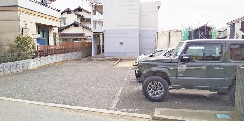 レオパレスＱＢＥ 駐車場