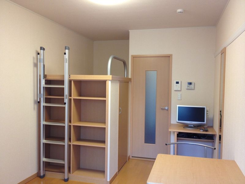 レオパレステルセイラ 収納