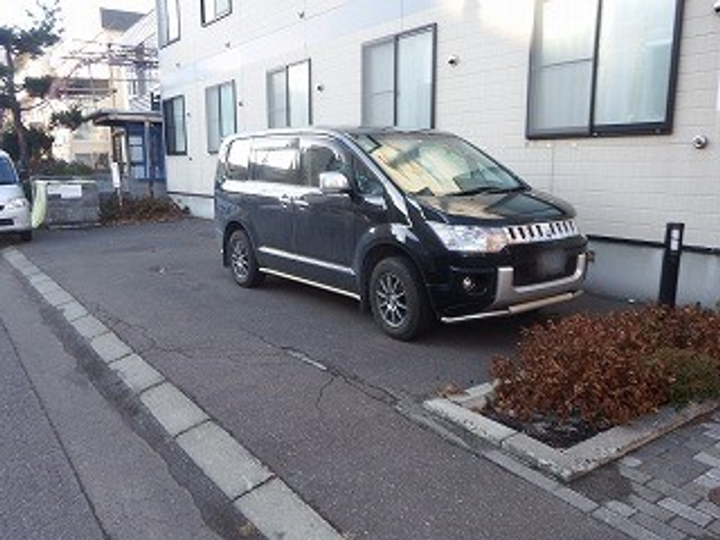 レオパレスドエル 駐車場