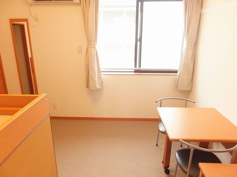 レオパレスジュピテル 居間