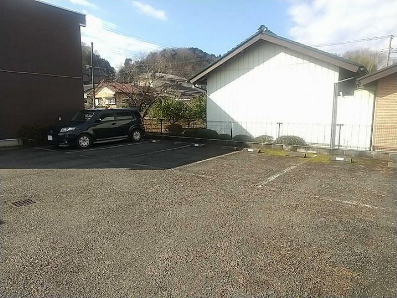 レオパレスグリーンオアシス 駐車場
