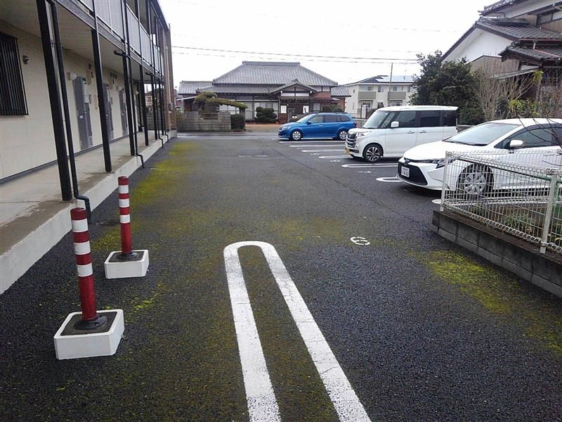 レオパレスドリームライフ 駐車場