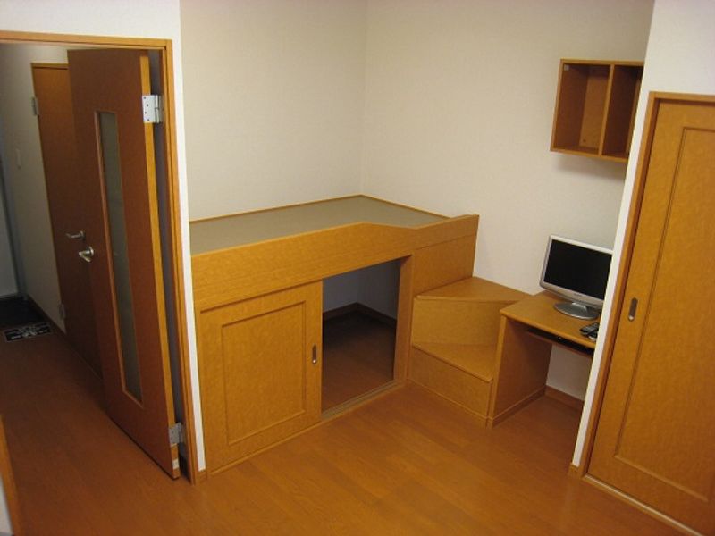 レオパレスパピエ薫風 居間