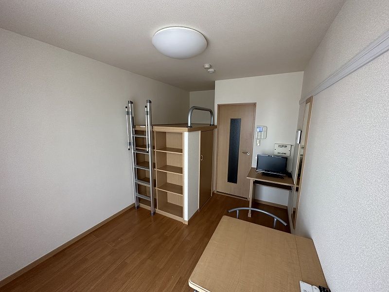 レオパレスプリメロ 居間