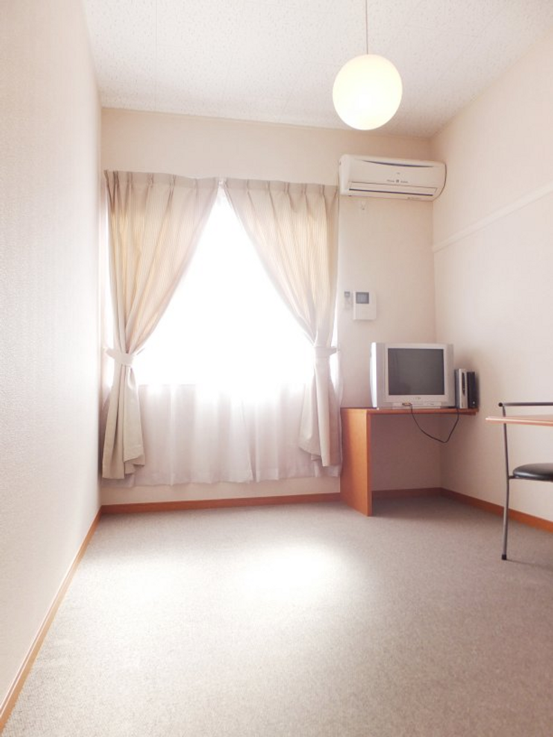 レオパレスビューティービレッジ 居間