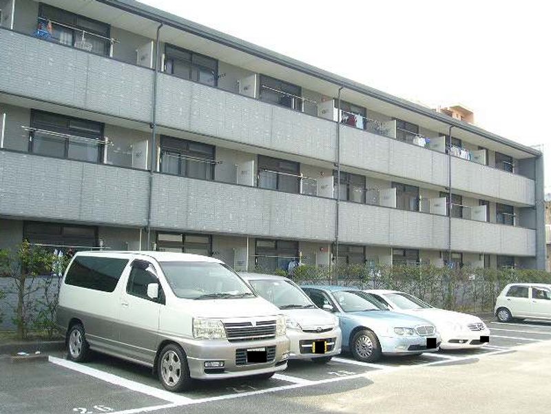 レオパレスＫＡＡＳＩ・ＹＡＹＯＩ 駐車場