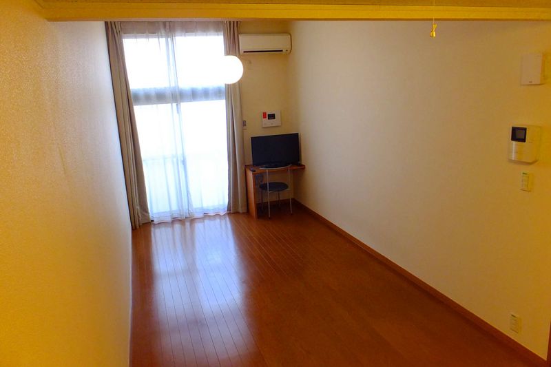 レオパレスハープコート 居間