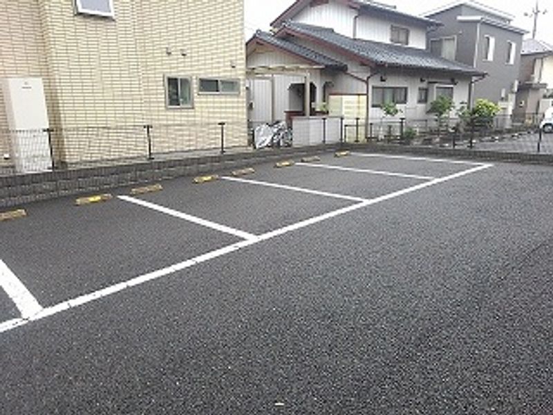 レオネクストハイランドⅡ 駐車場