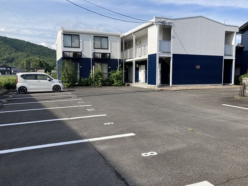 レオパレスクレール黒野 駐車場