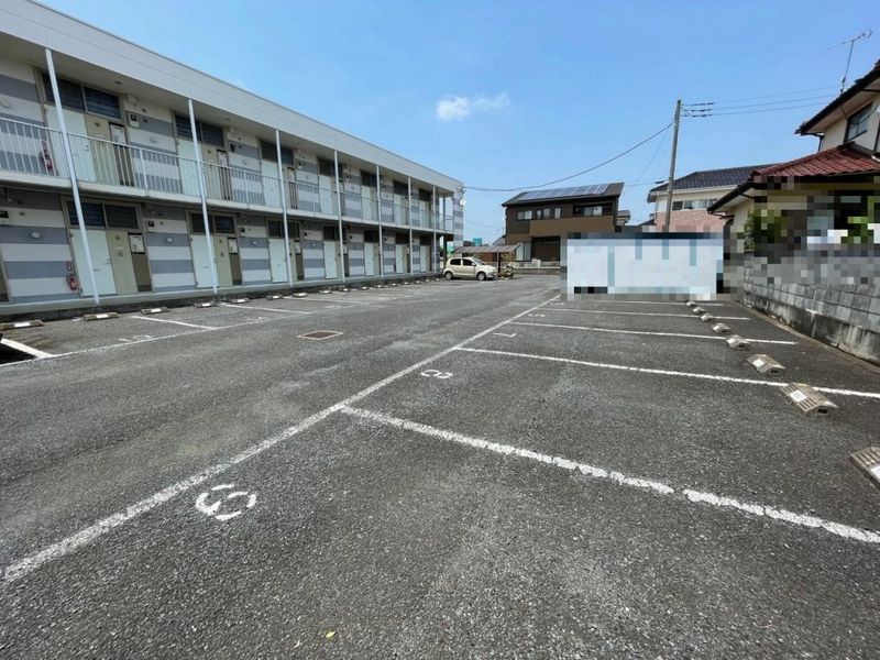 レオパレストゥモロー 駐車場