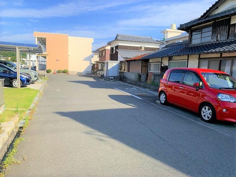 レオパレス穂高 駐車場