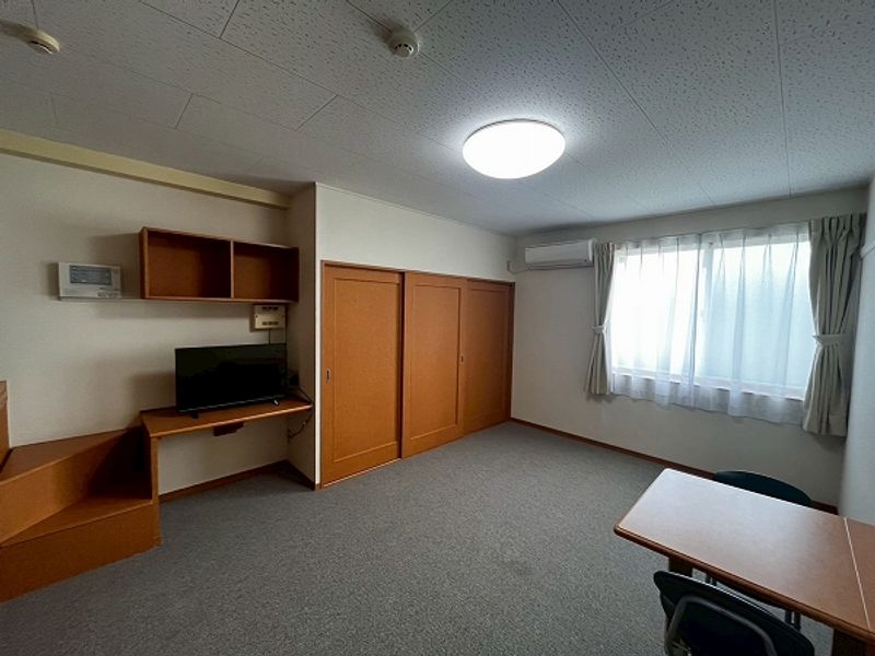 レオパレスかのや 居間