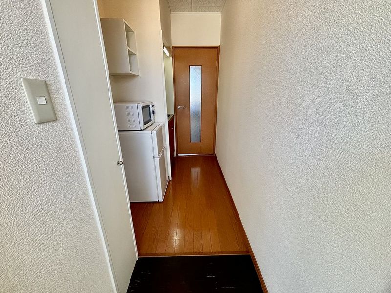 レオパレスプレジールせど 玄関