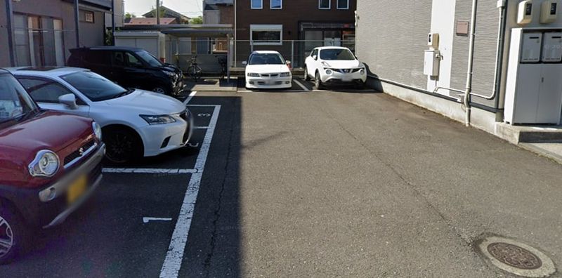 レオパレスシャルマンＳＴ 駐車場
