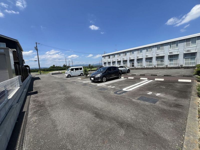 レオパレスサンシャインⅡ 駐車場