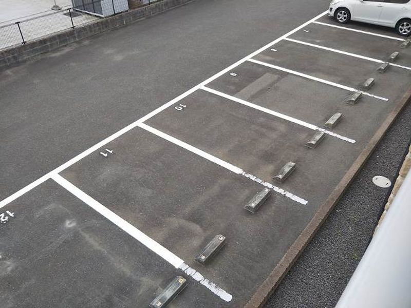 レオパレスファミーユ　Ｉ 駐車場