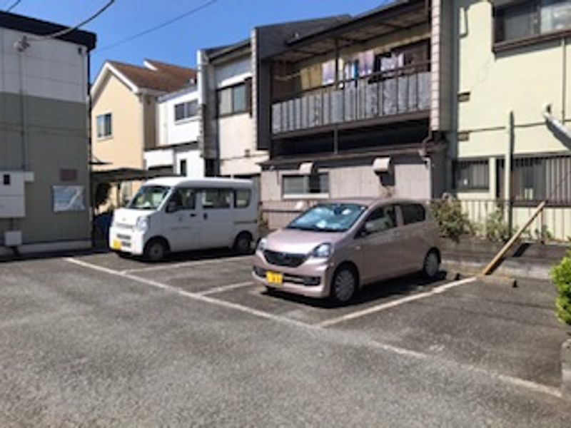 レオパレスアーク 駐車場