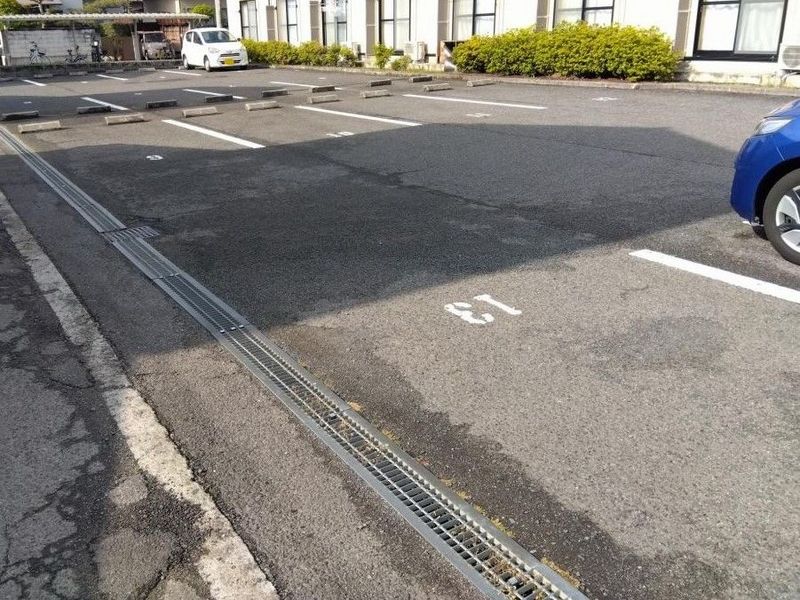 レオパレスドリーム坂出 駐車場