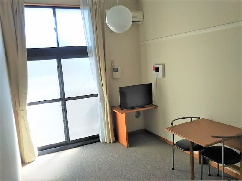 レオパレスふる里 居間