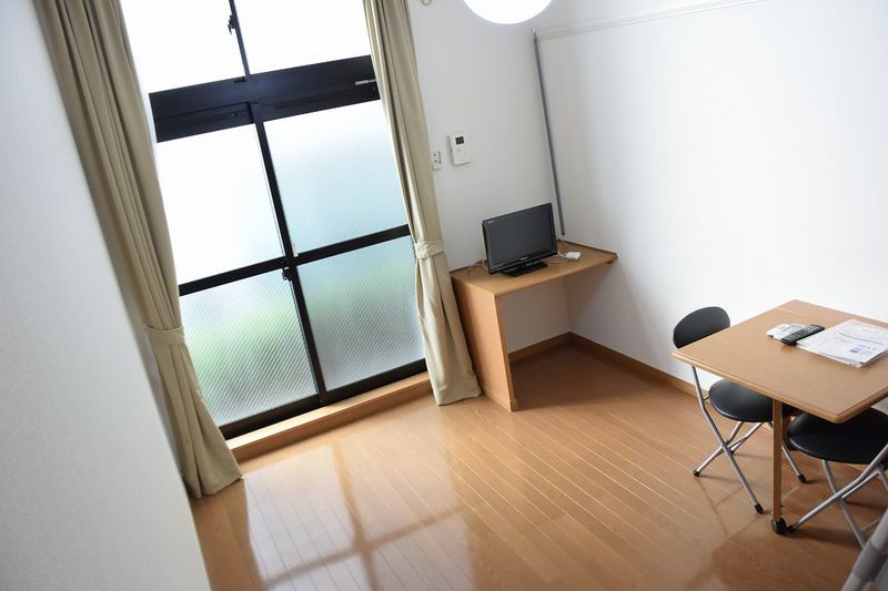 レオパレスグリーンフォレストＢ 居間