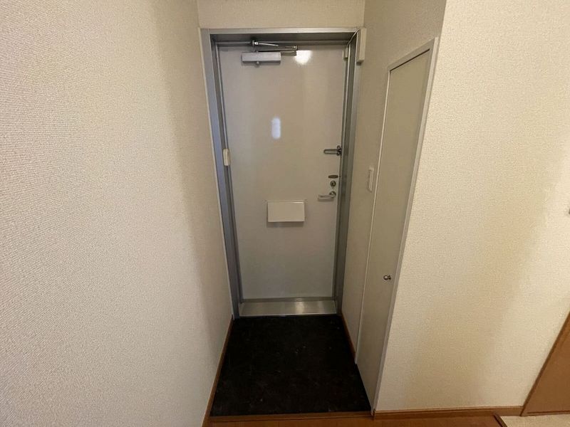 レオパレスセレッソセカンド 玄関