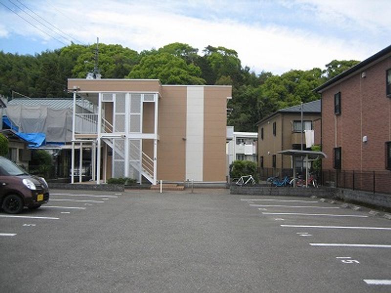 レオパレスアムール 駐車場