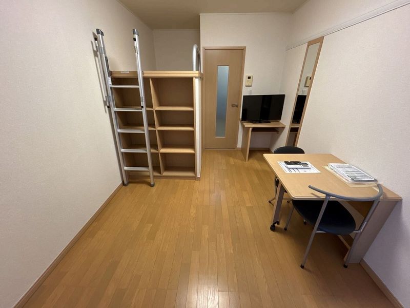 レオパレスＮＡＮＰＥＩ 居間
