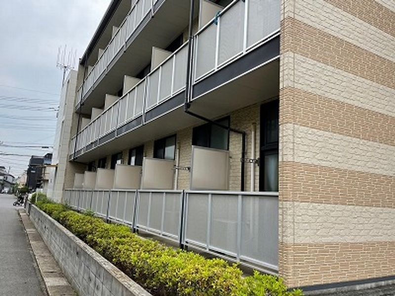レオパレス飯山満 バルコニー