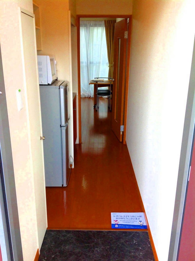 レオパレスクリサンスマム 玄関
