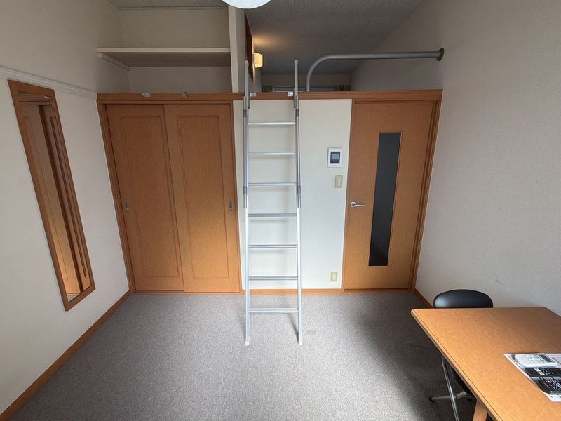 レオパレスＲ２５０岡山東 居間