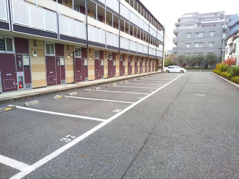レオパレスベルグランデＡ 駐車場
