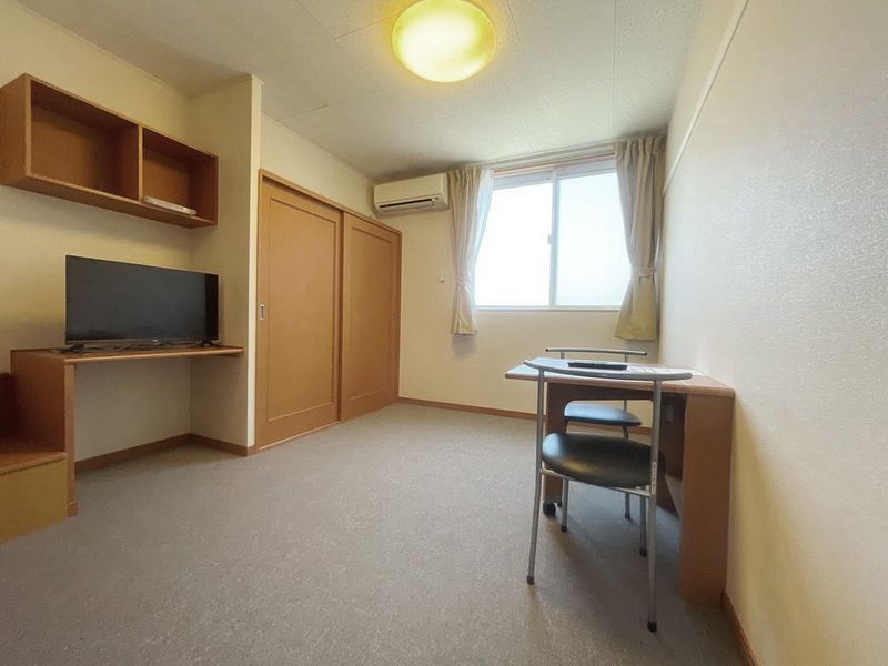 レオパレスウエストヒルズ 居間