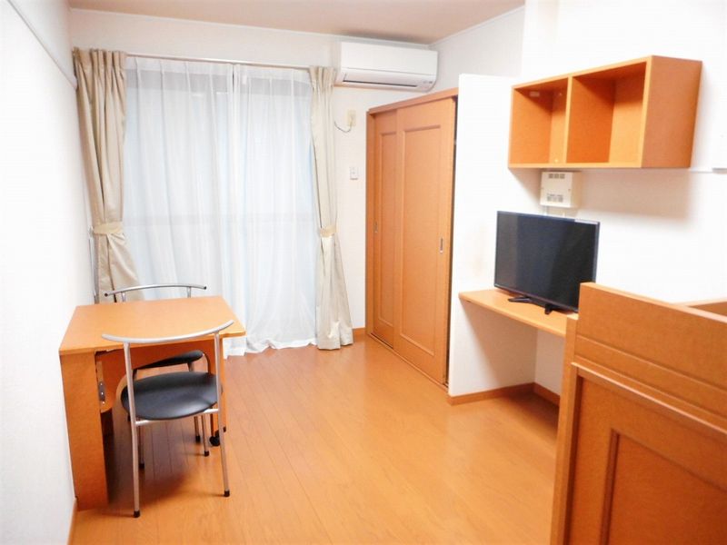 レオパレスボンジュールⅢ 居間