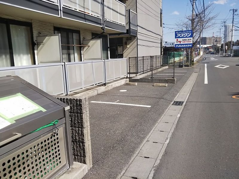レオパレスＭ＆Ｋ 駐車場