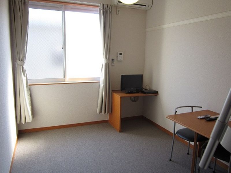 レオパレスラ　ミュゼ 居間