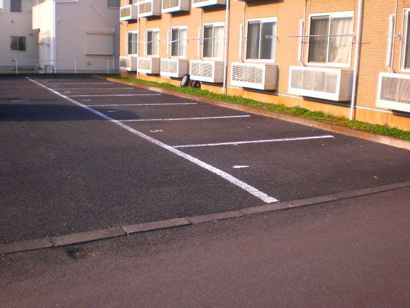 レオパレスカーサ　Ｔ 駐車場