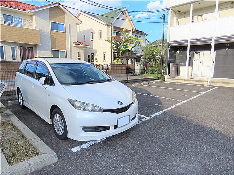 レオパレスヴィラージュ彩 駐車場