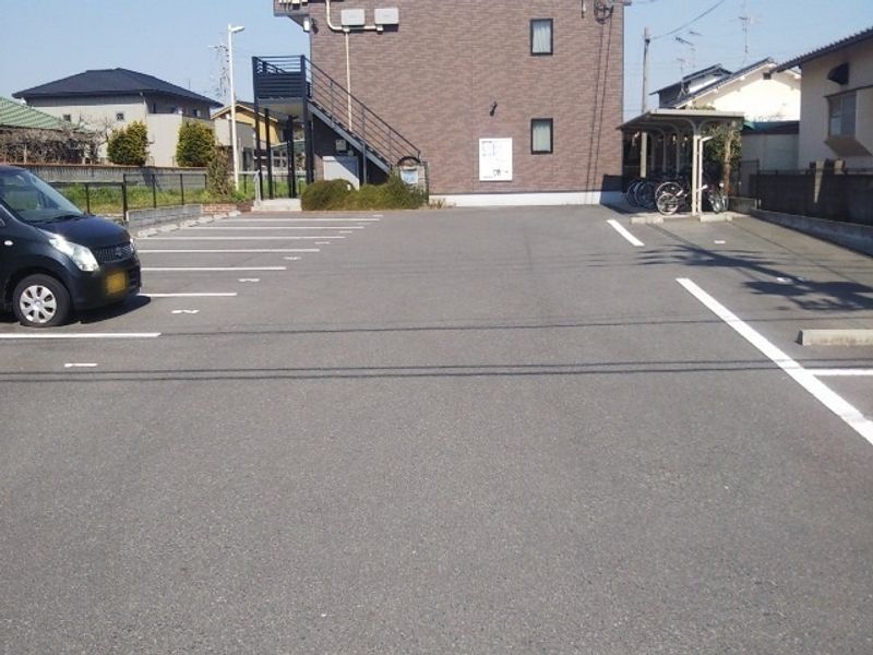 レオネクストクローバーガーデン 駐車場