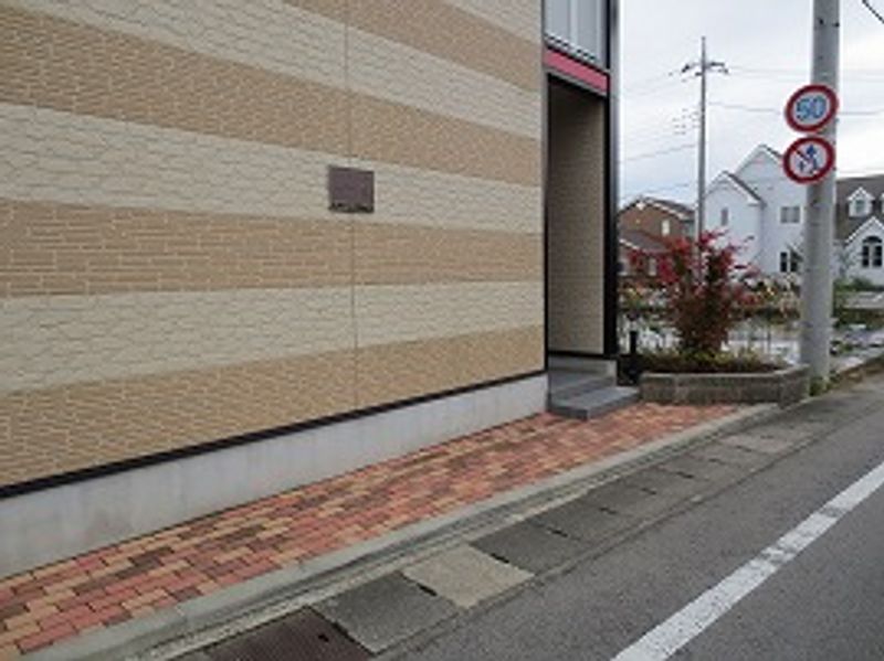 レオパレススティール エントランス