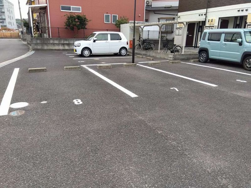 レオパレスさぬきⅡ 駐車場