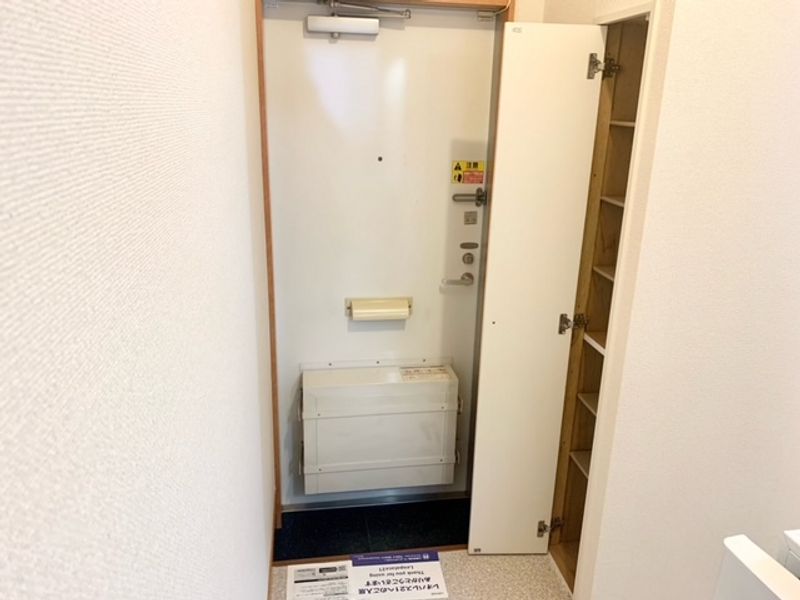 レオパレス箱館 玄関
