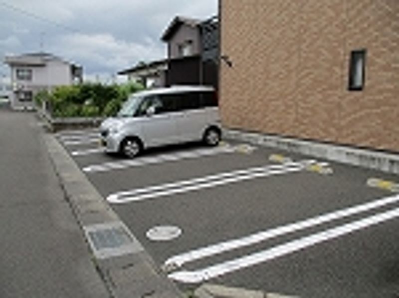 レオネクストシャトレー出花 駐車場