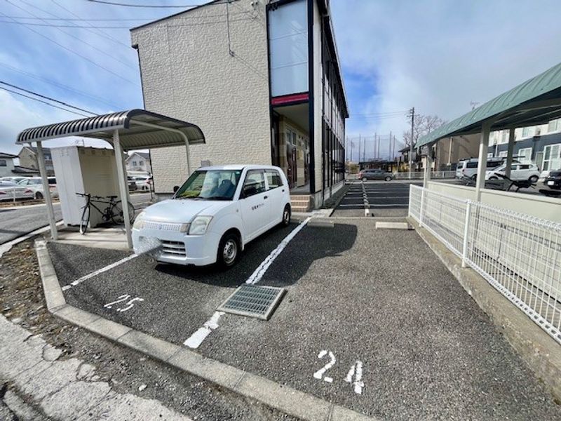レオパレスカントリーハウス 駐車場