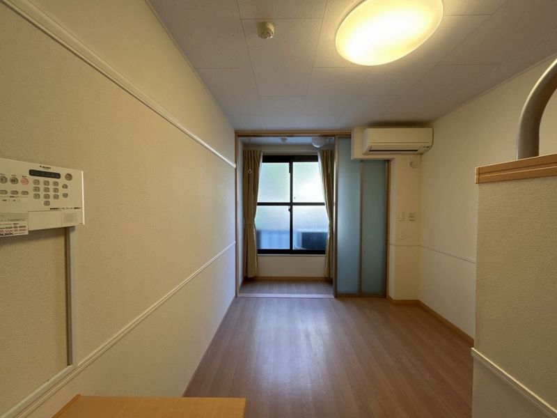 レオパレスルミエール西台 居間