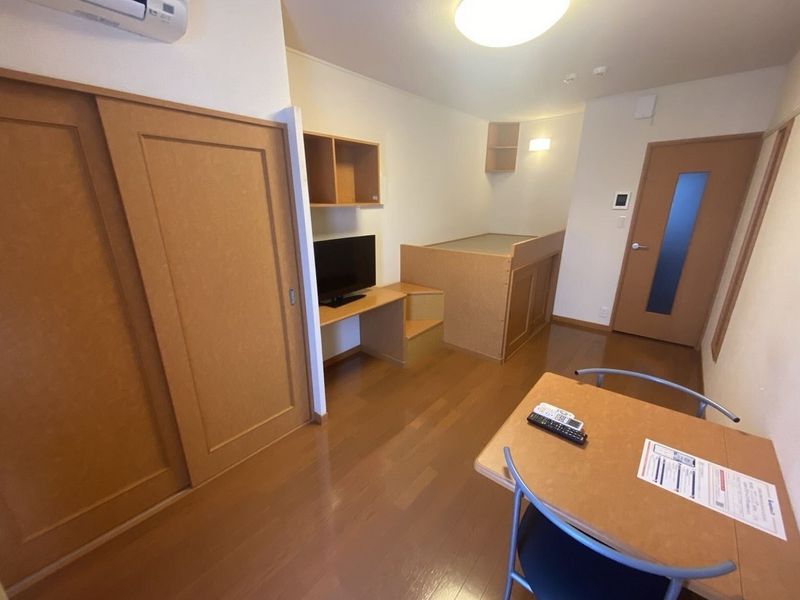 レオパレスロンシャンハイツ 居間