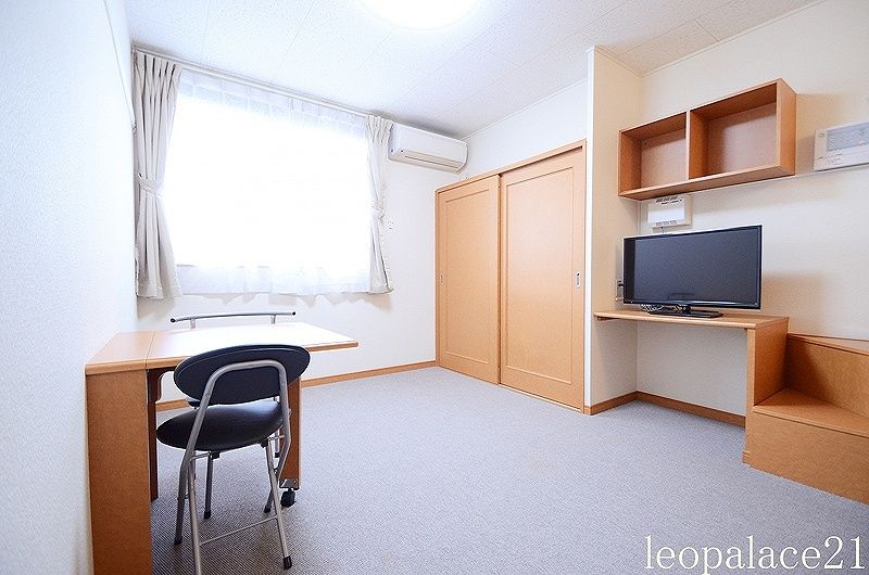 レオパレスコンフォート平松 居間