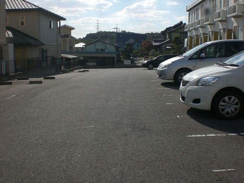 レオパレスオラージュ 駐車場